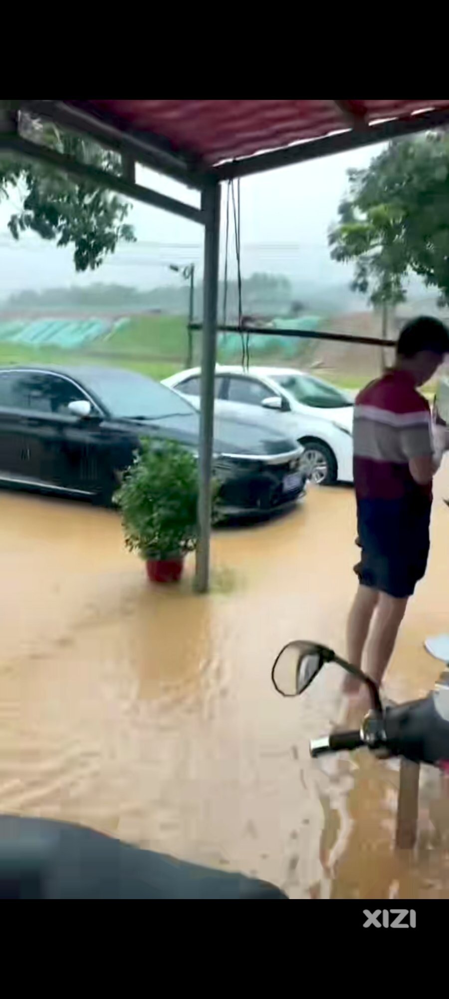 一号公路的安置房还没住上，一号公路帮我家的房子给淹了
