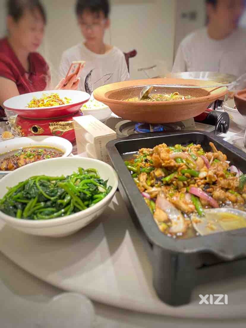 昨晚喝高了，才醒！