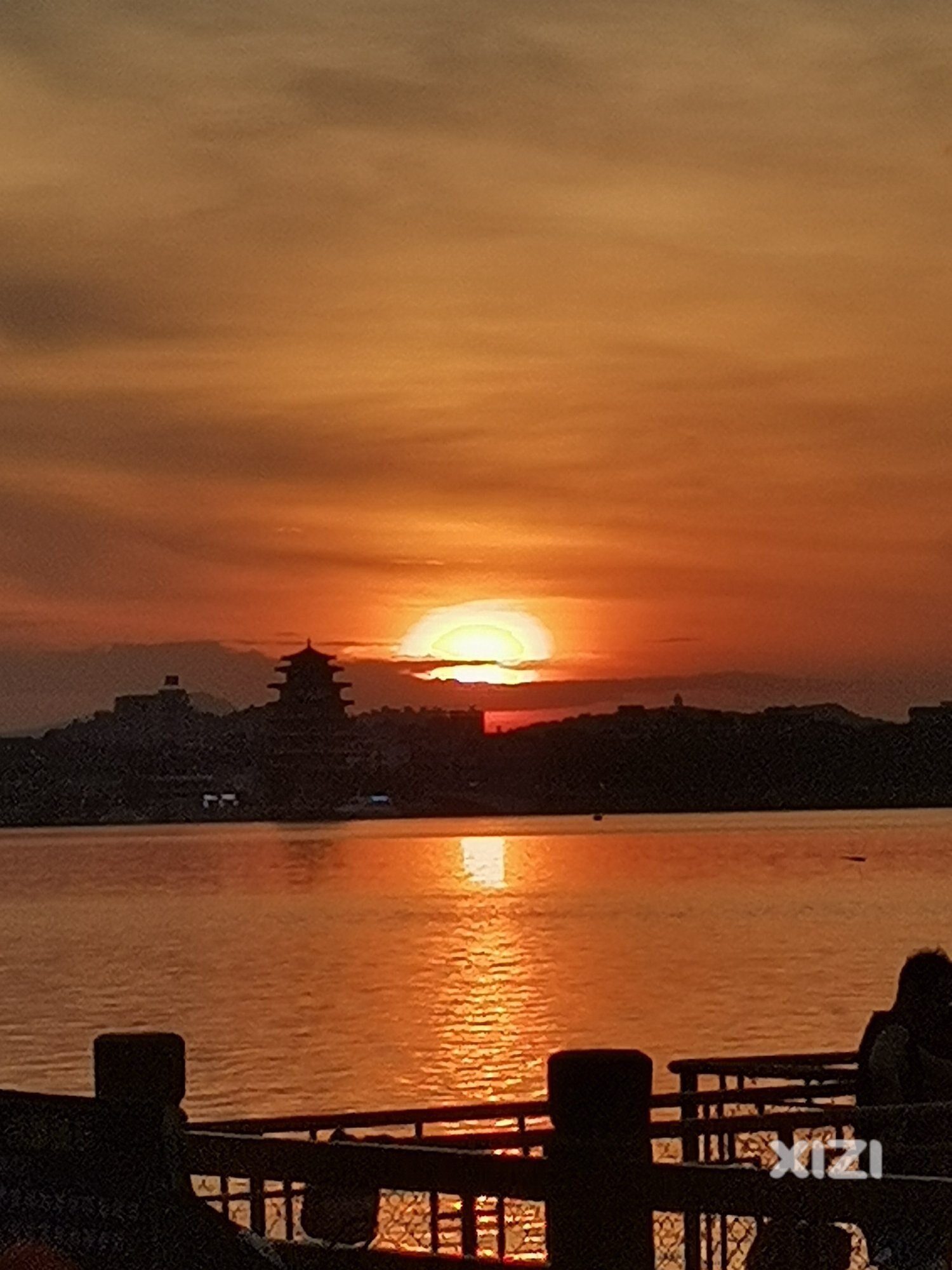 看夕阳赏晚霞城区唯美观景台
