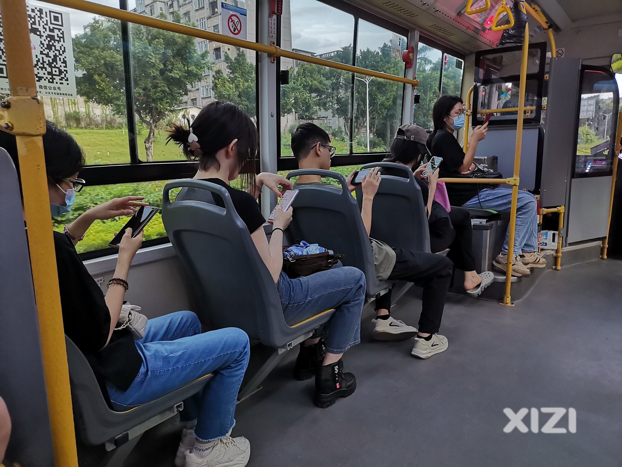 手不离机眼不离屏丰富世界