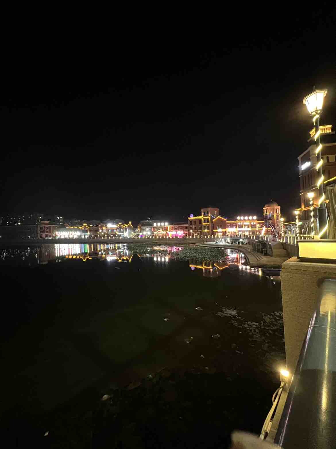 美丽的夜色多寂静！