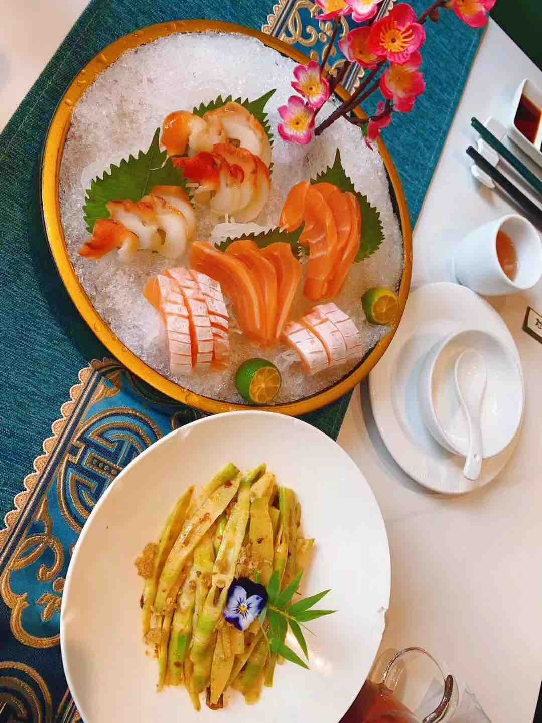 周四  人活着就需要不同的品尝美食
