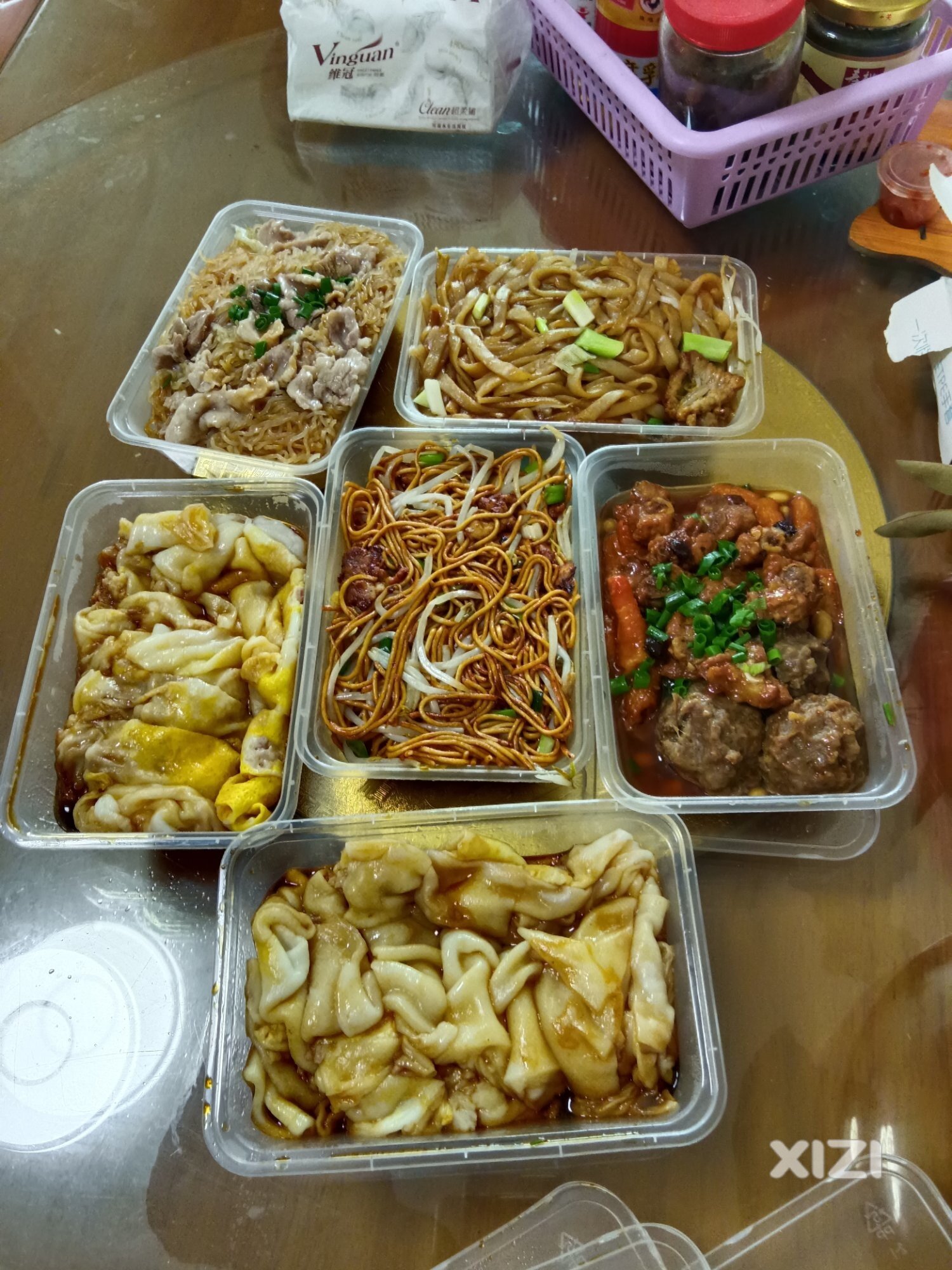 早上好，吃早餐。