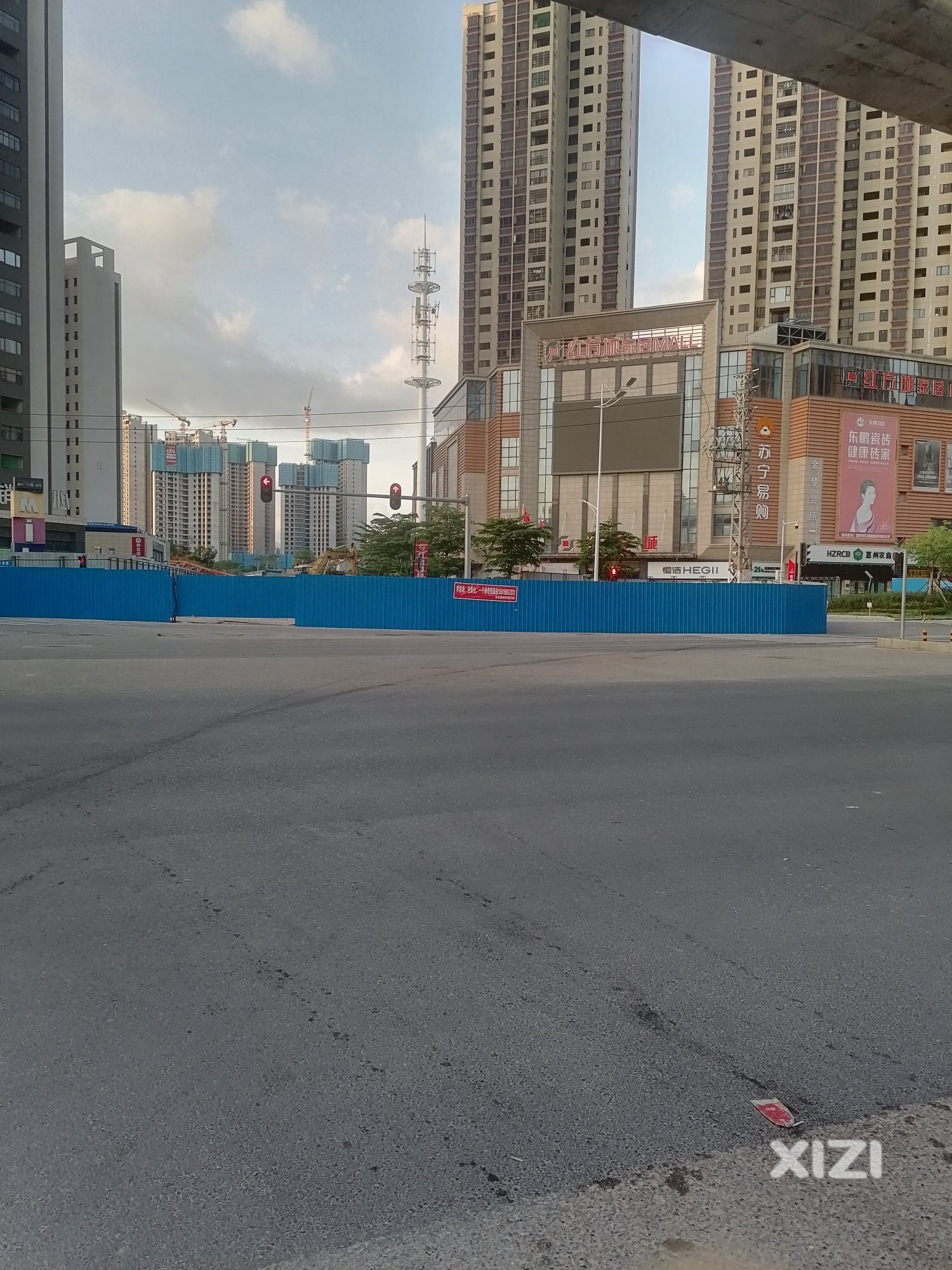 大新路跟仲恺大道十字路口谁搞的围栏？