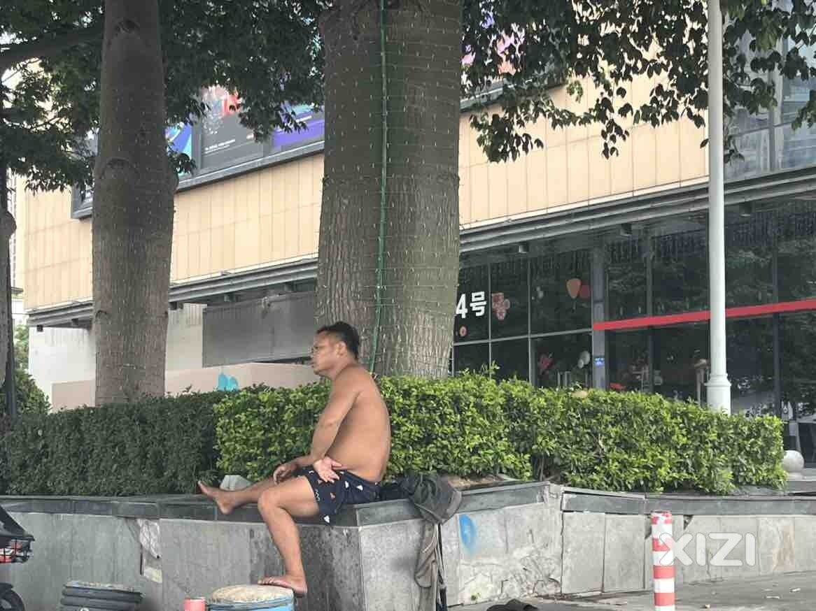 一名金山湖公园附近的流浪者