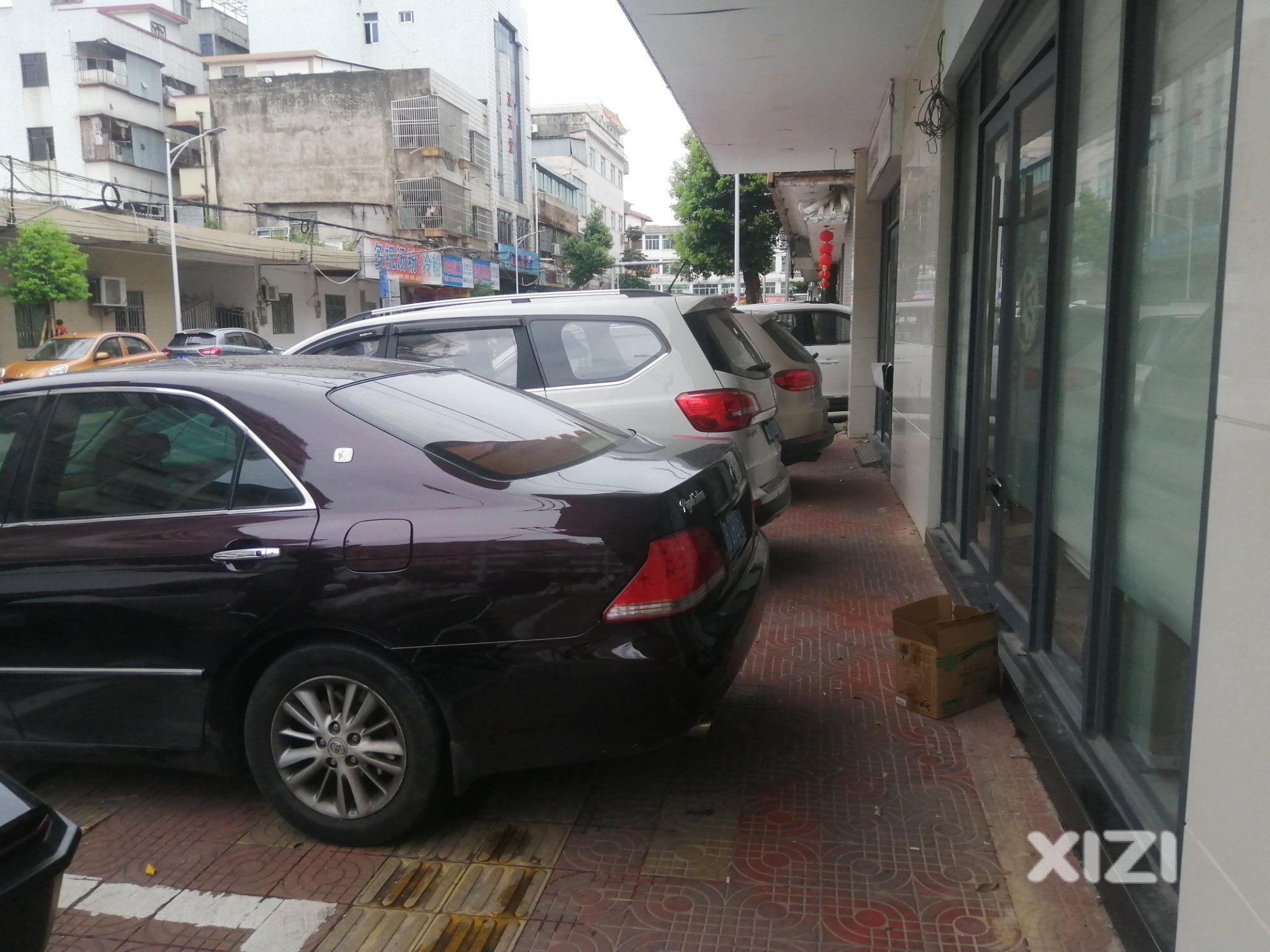 交警叔叔什么时候来平山街道公塘这边查下违停