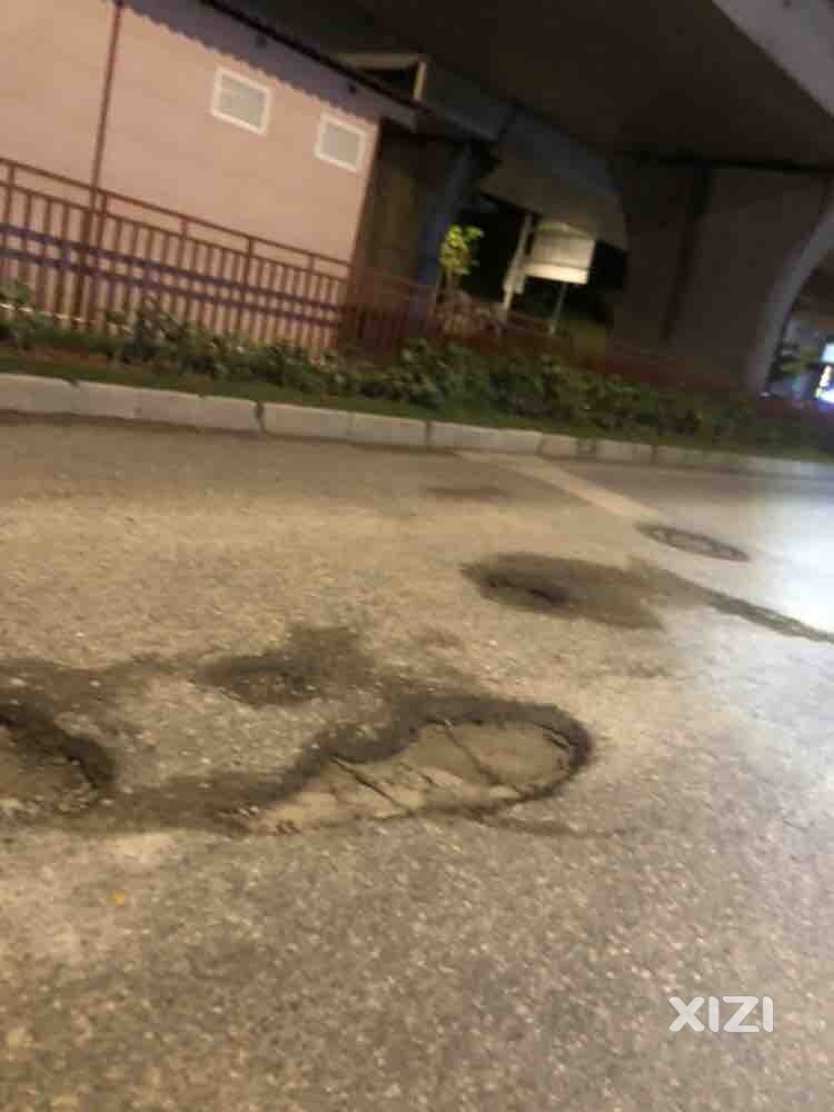 路坑坑洼洼