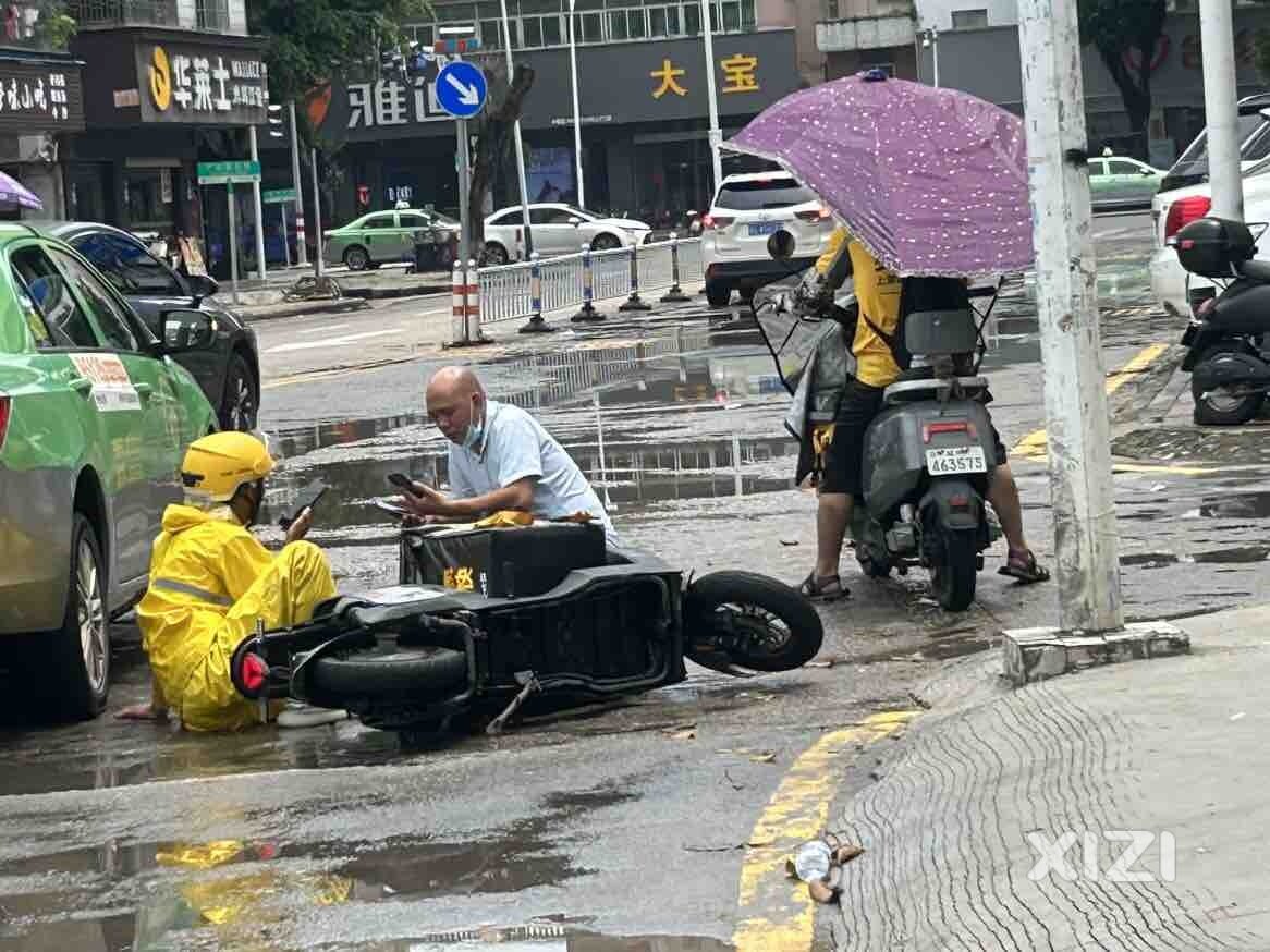 行车上路要小心 平安二字值千金