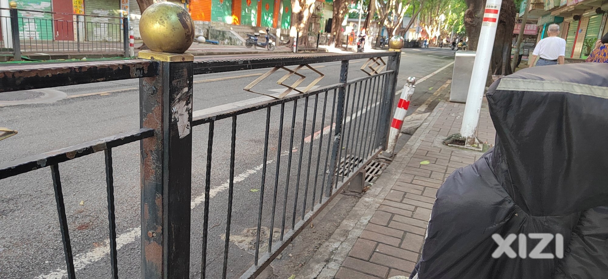 河南岸街道办站牌