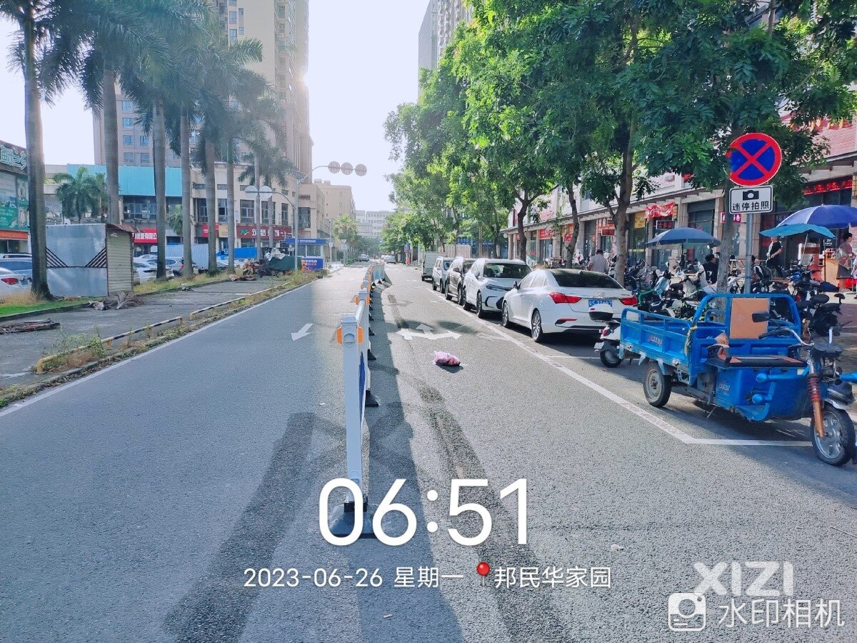 这么窄的路，中间还要加装护栏？