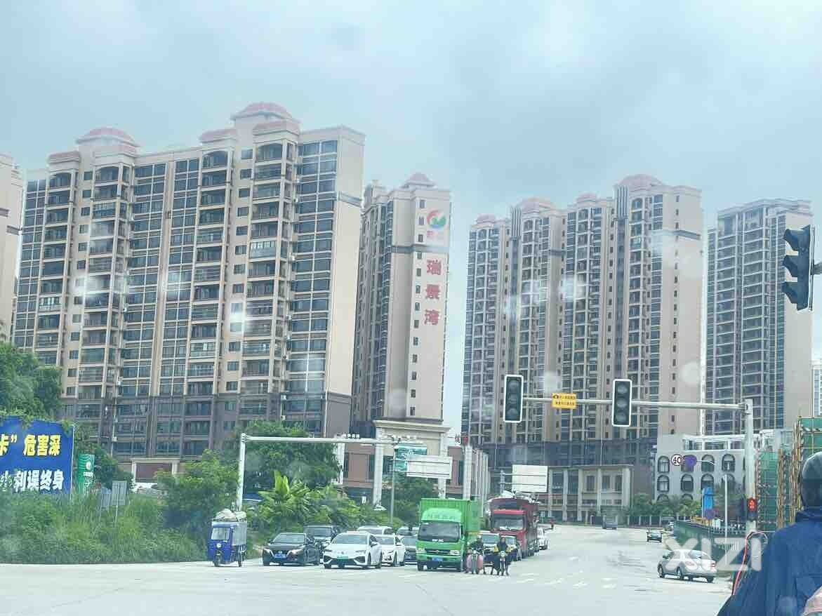 瑞景湾红绿灯坏了几天，为什么没人管？