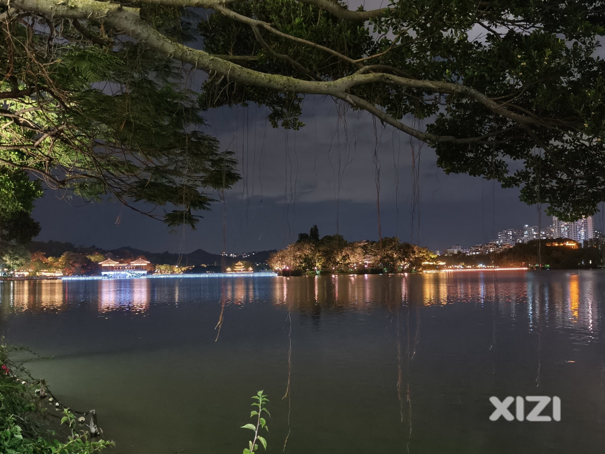 美丽的西湖夜景！