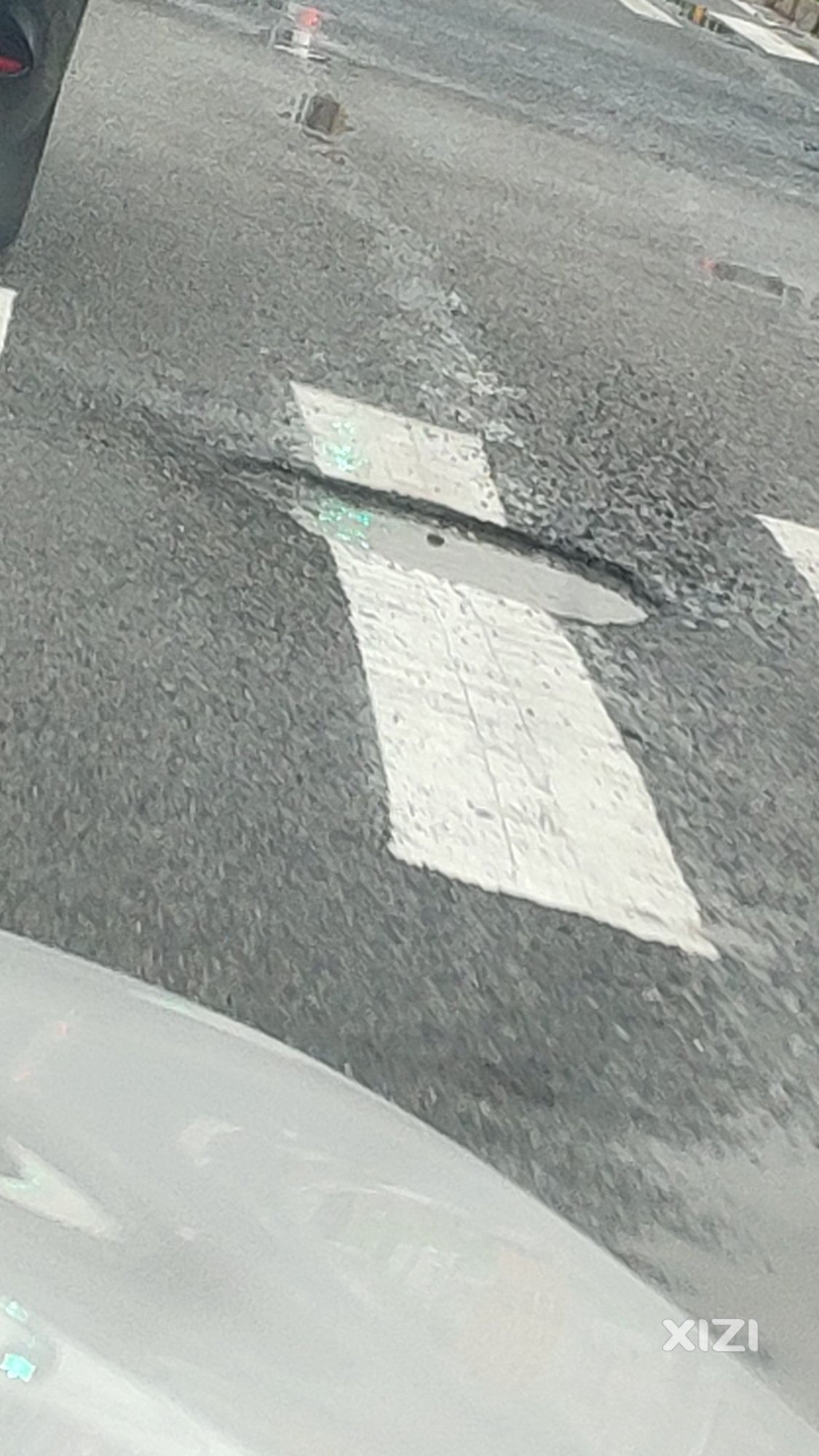四环路仲恺段坑坑洼洼，防不胜防