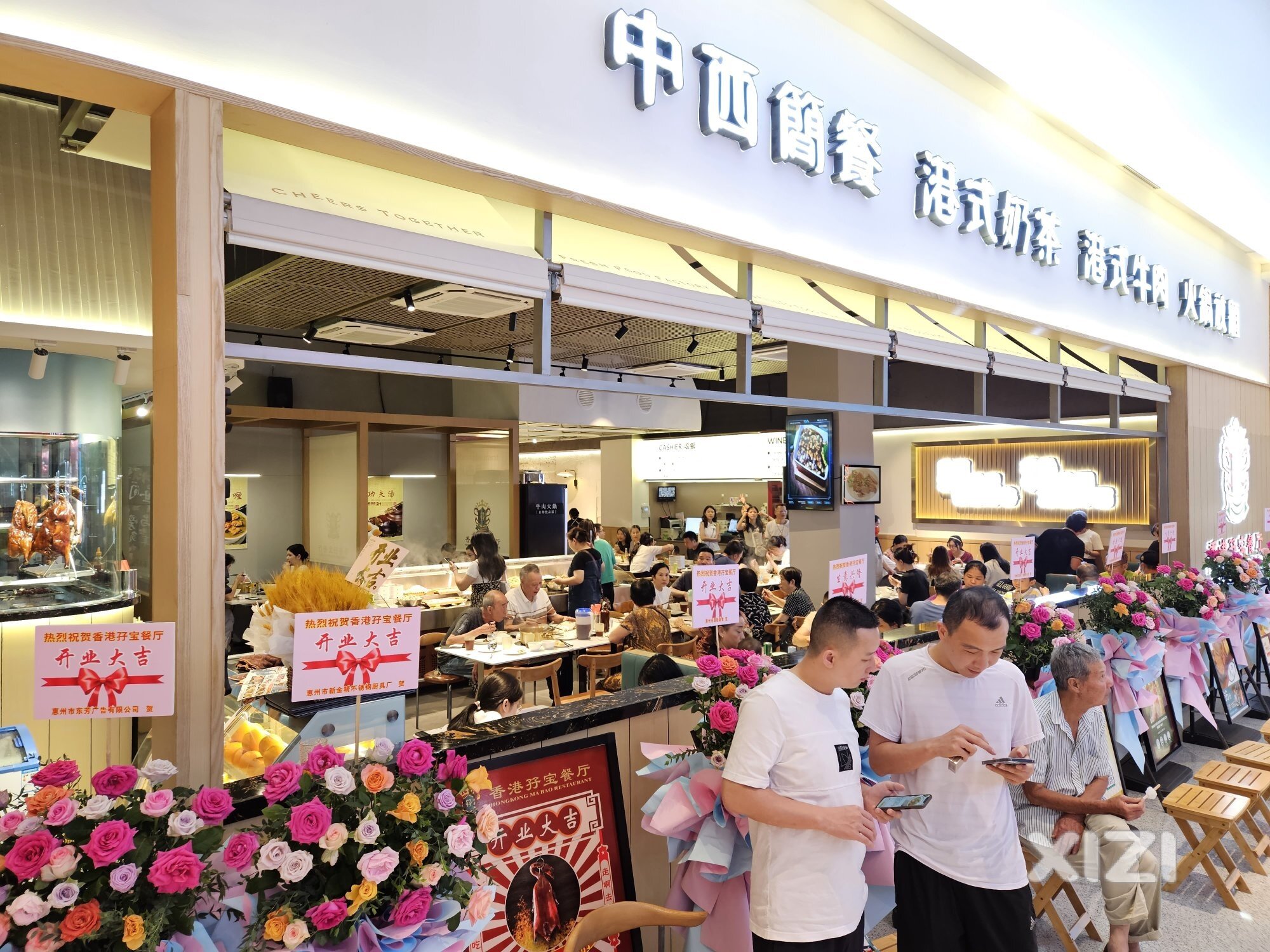 江北宝龙广场这家餐厅开业好火爆，几天都在排队