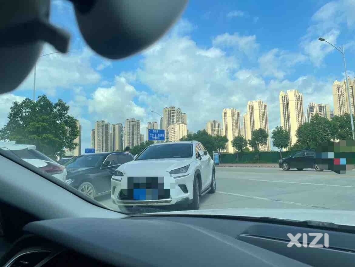 每次上下班回家经过马