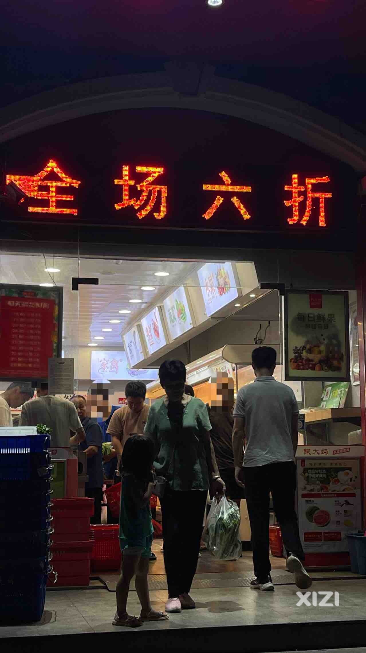 六折开始，挤满了人