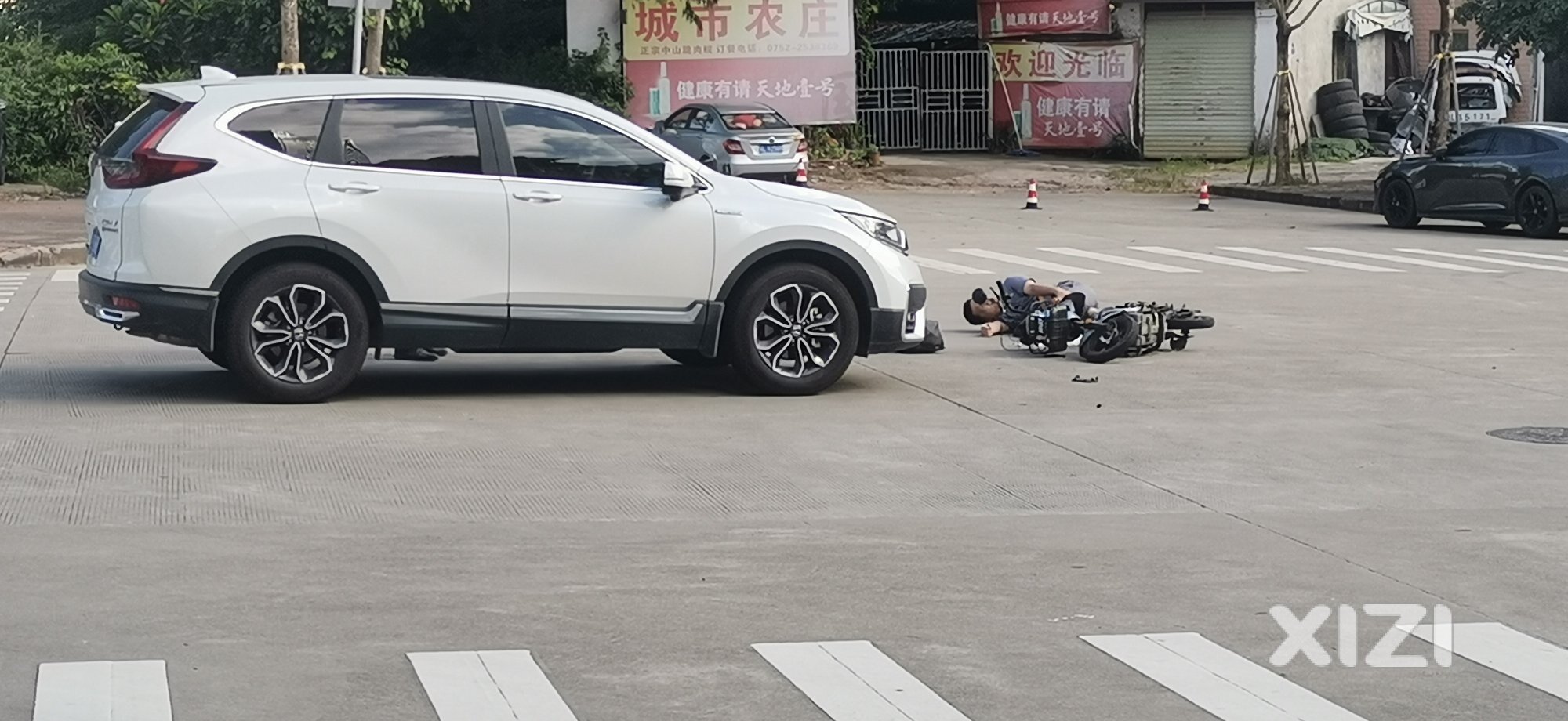 一声巨响，吓我一跳…车祸