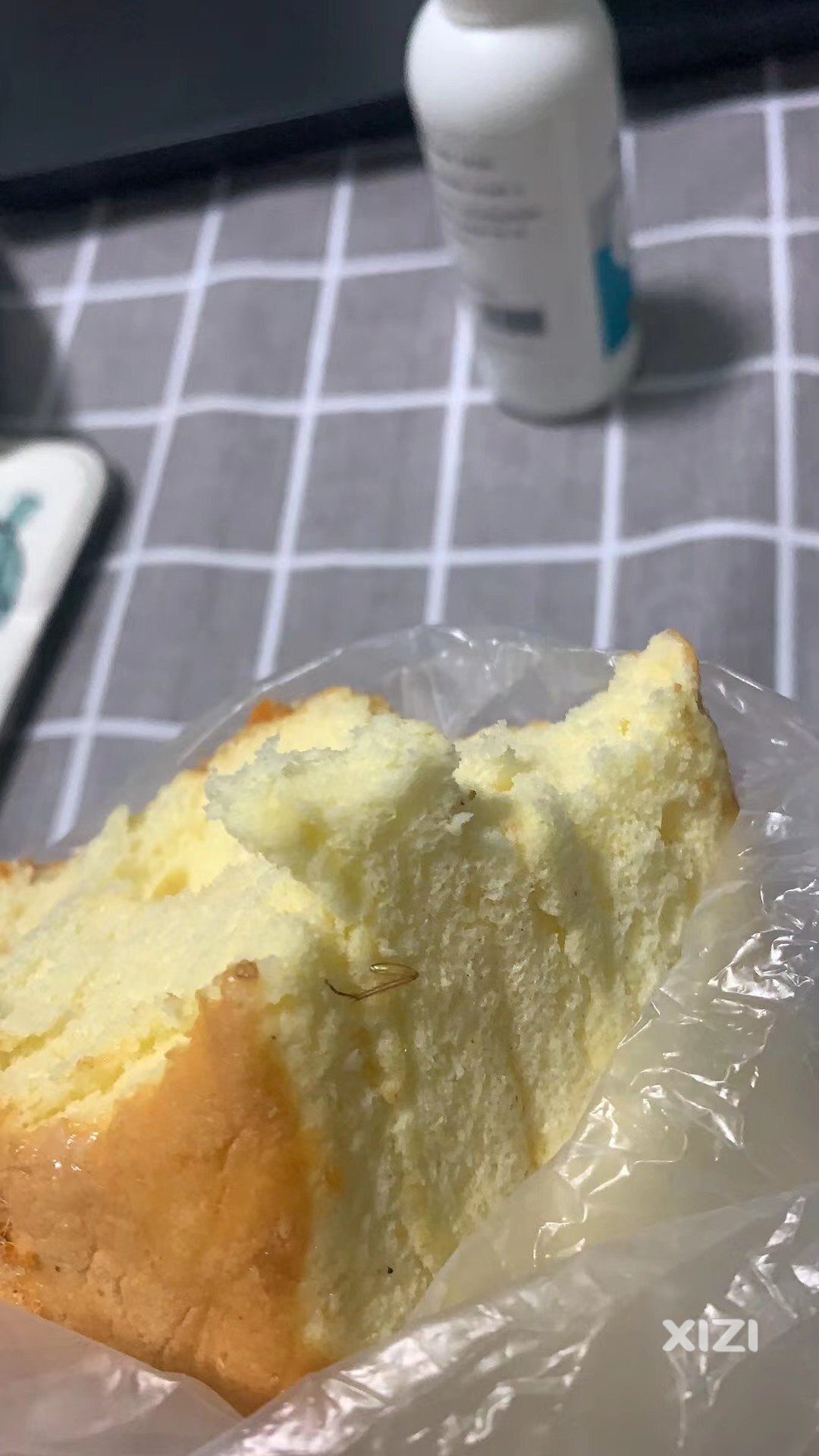 华润万家的蛋糕卫生堪忧