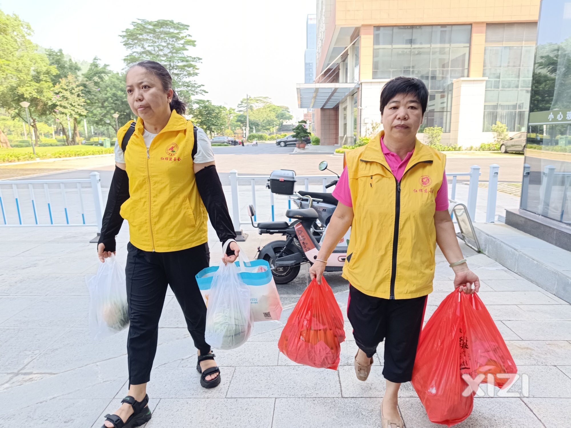 爱心义剪送服务，情暖华健养老院