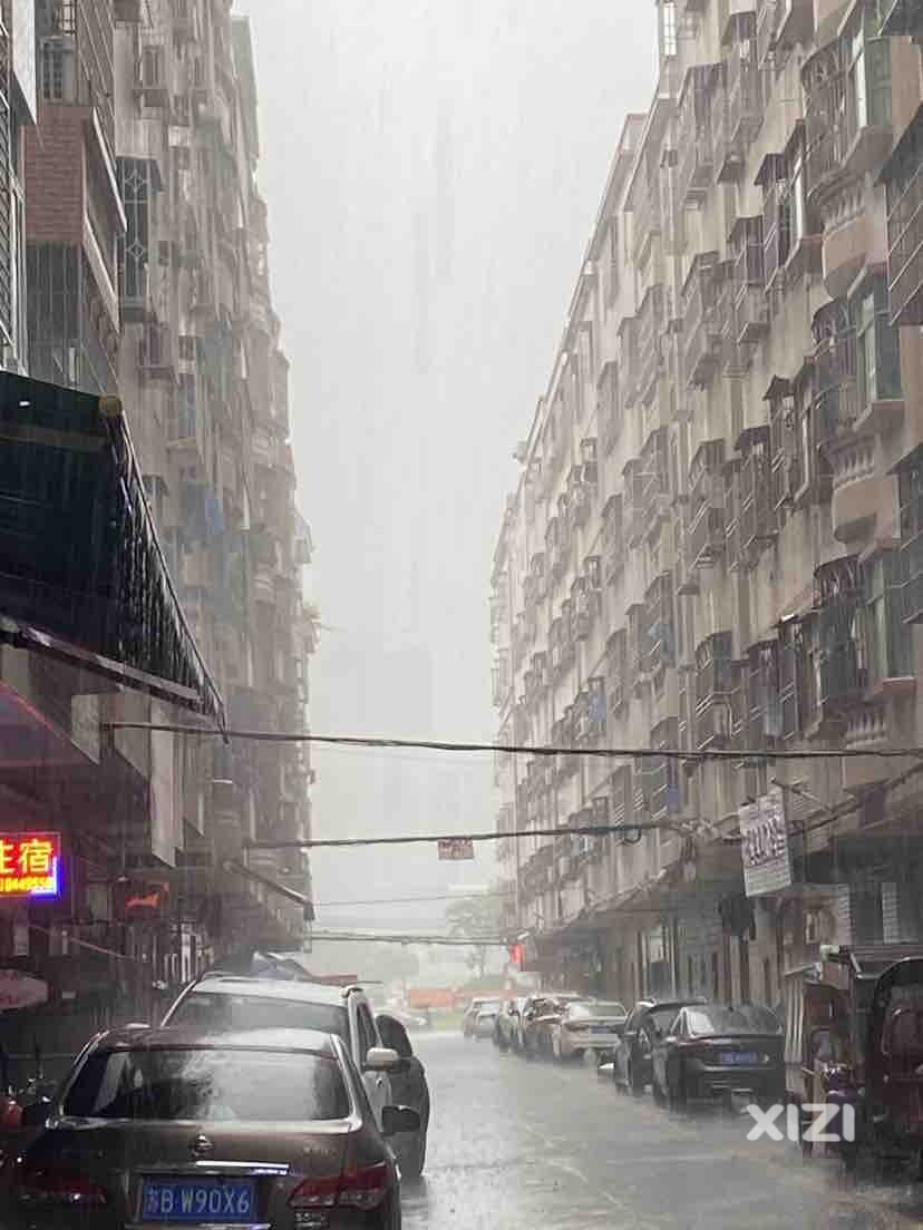 台风来了？这么大的雨！