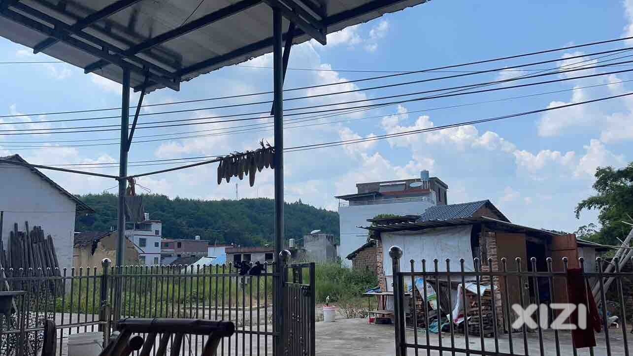 大山里的天空也很美